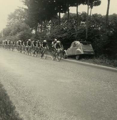 2cvTourdefrance.jpg