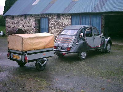 Charlie & Trailer 001.jpg