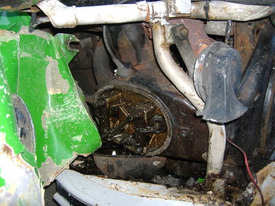 Dogs smashed up 2cv 005.jpg