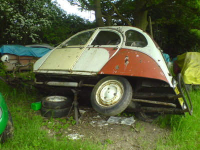 Cool 2cv photos-Peter Cross'paddock 009.JPG