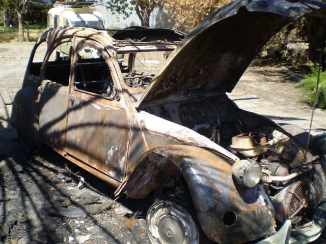 burned 2cv 001.jpg