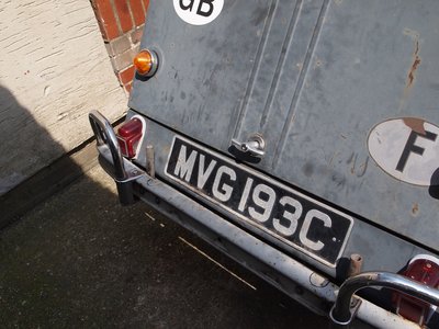 'Pegs' welded to angle iron in bumper..jpg