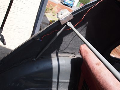 Top bracket 'rigging'. cross strut holds brackets against cant rails, vertical stops it moving up & down, picks up wing bolt..jpg